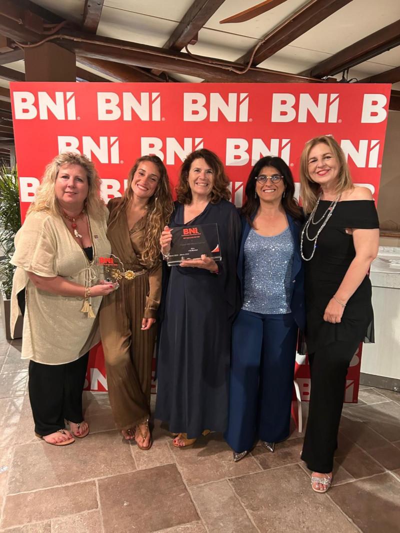 Sabina Vaccari, Executive Director BNI riceve il premio per il suo impegno alla conferenza nazionale BNI 2025